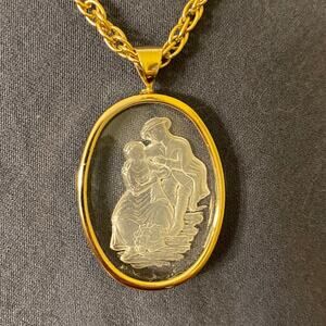 Vintage Acrylic Intaglio Cameo Necklace
